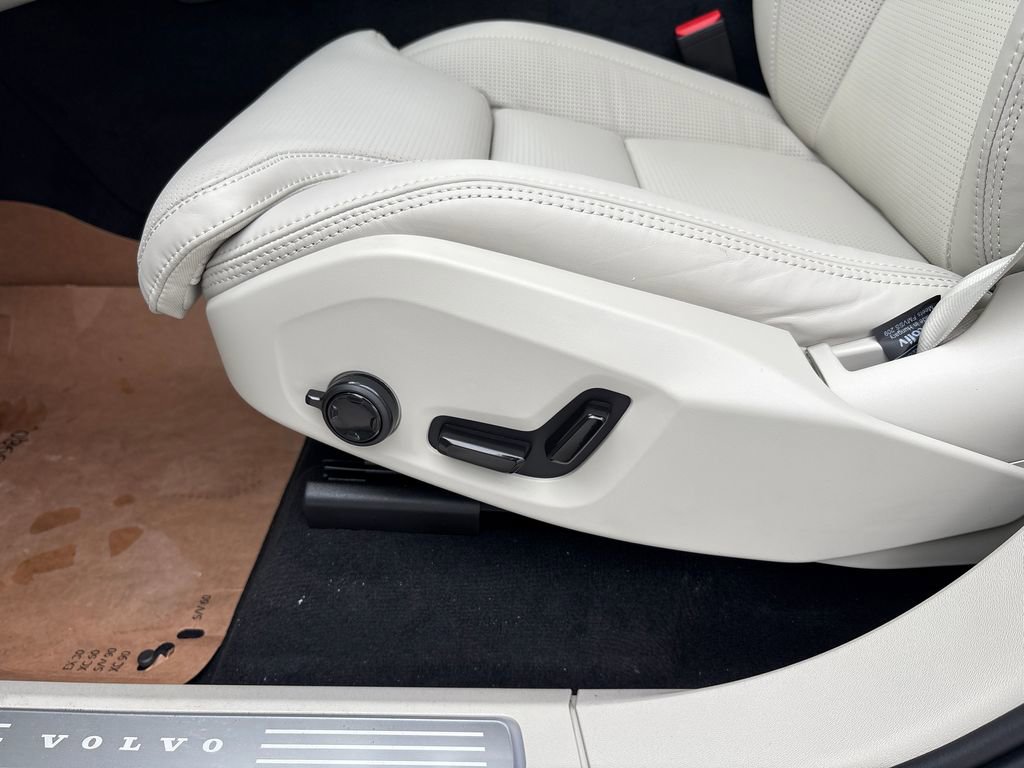 New 2026 Volvo XC90 B5 Ultra image 8