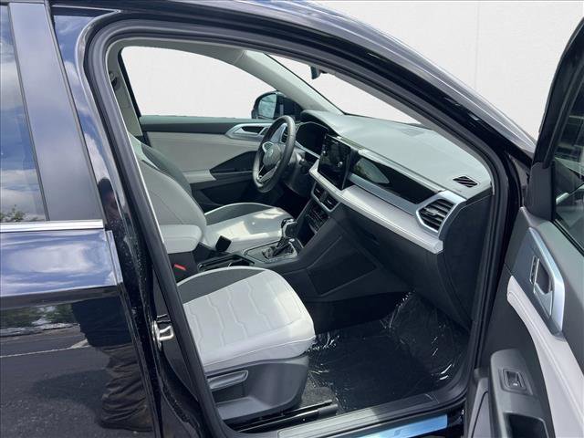 New 2025 Volkswagen Taos SE image 18