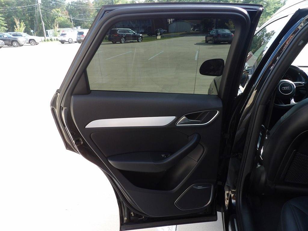 Used 2018 Audi Q3 2.0T Premium Plus w/ Premium Plus Package AWD/4WD image 28
