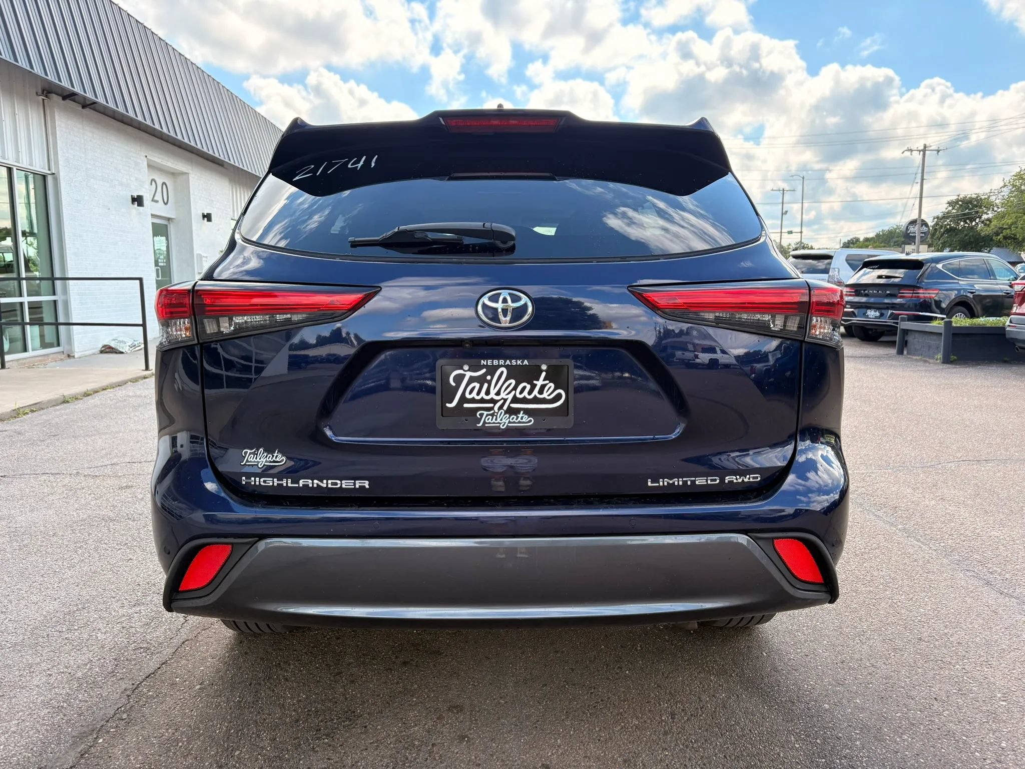 Used 2021 Toyota Highlander Limited AWD/4WD image 7