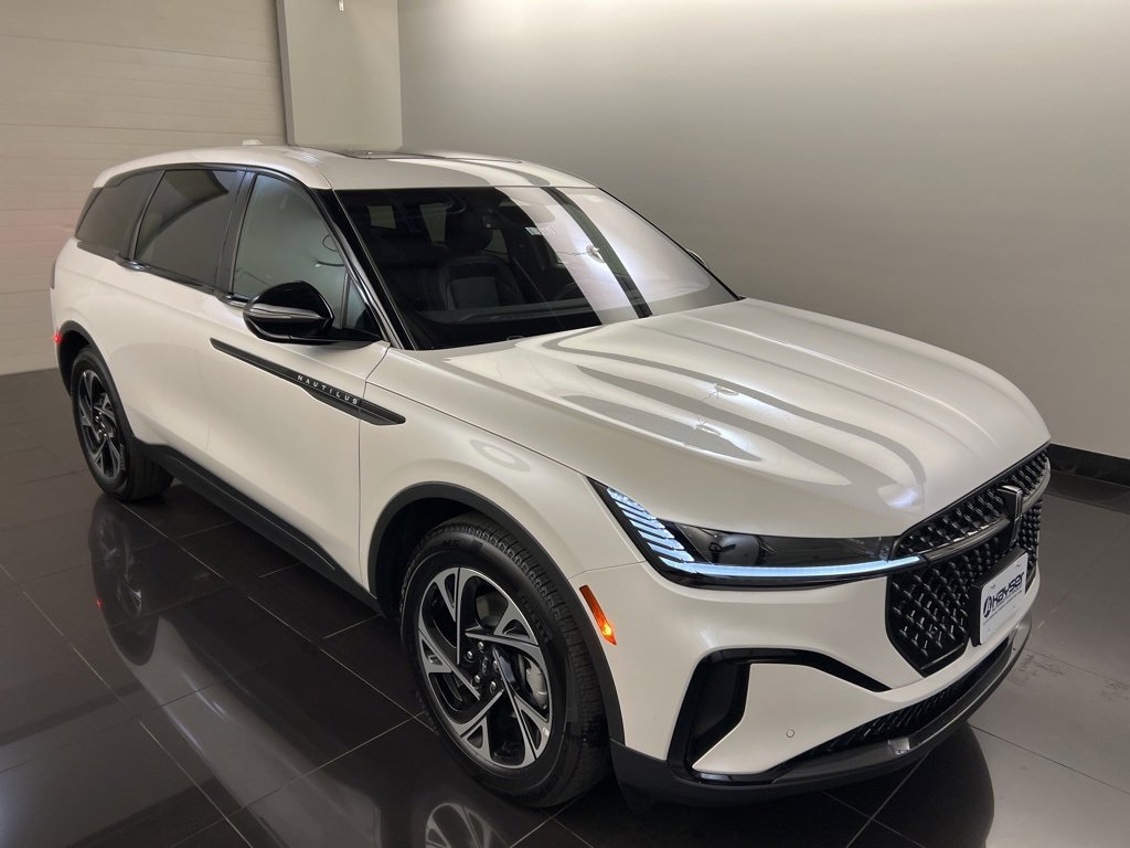 Used 2025 Lincoln Nautilus Premier w/ Equipment Group 102A image 1