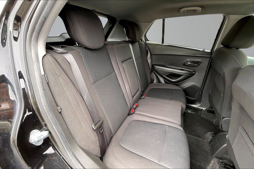 Used 2022 Chevrolet Trax LS w/ Tint and Cruise Package AWD/4WD image 26