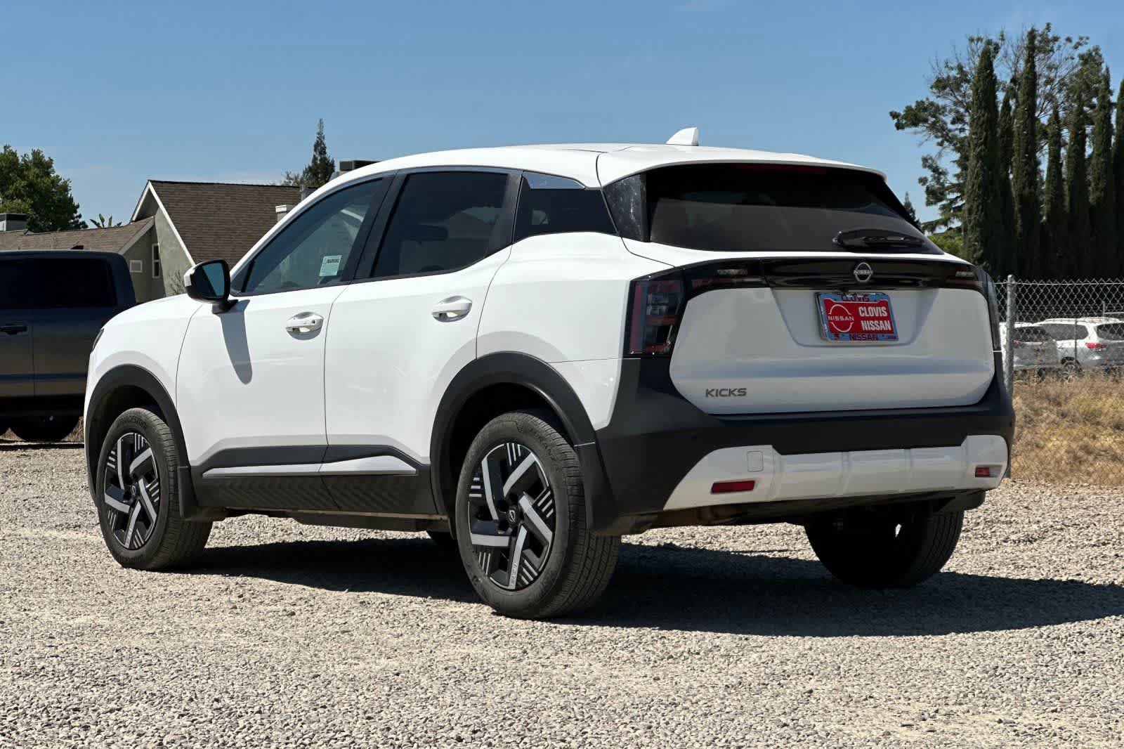 Used 2025 Nissan Kicks SV FWD image 7