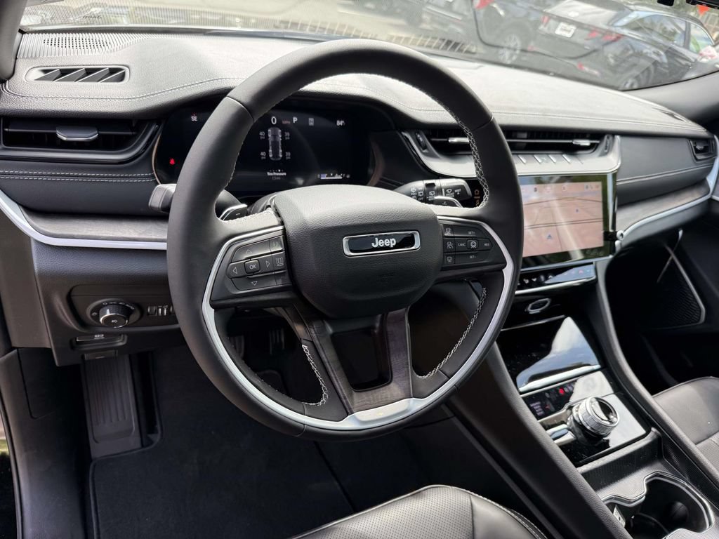 New 2027 Jeep Grand Cherokee Limited AWD/4WD image 2
