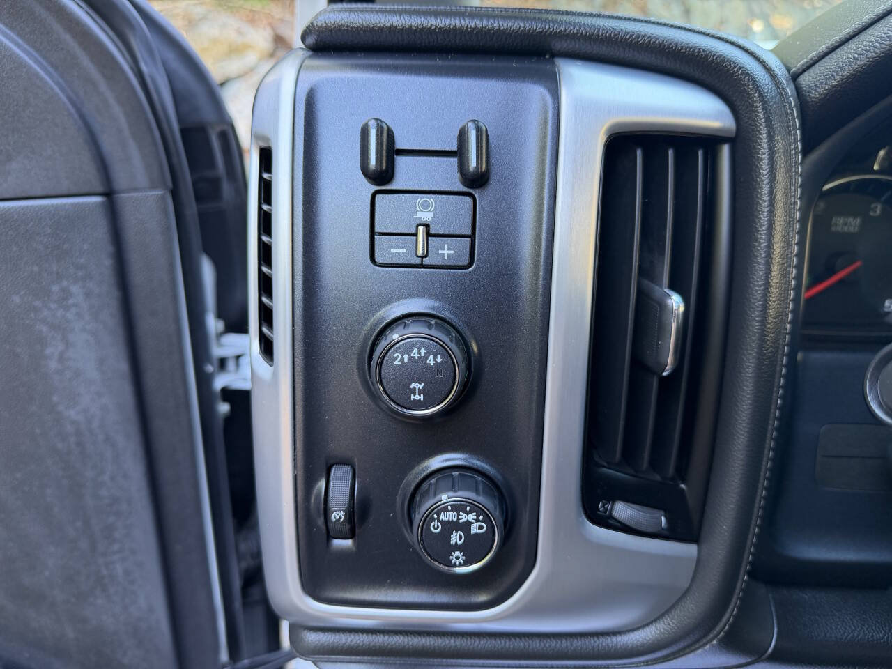 Used 2018 GMC Sierra 3500 SLT w/ Duramax Plus Package AWD/4WD image 19