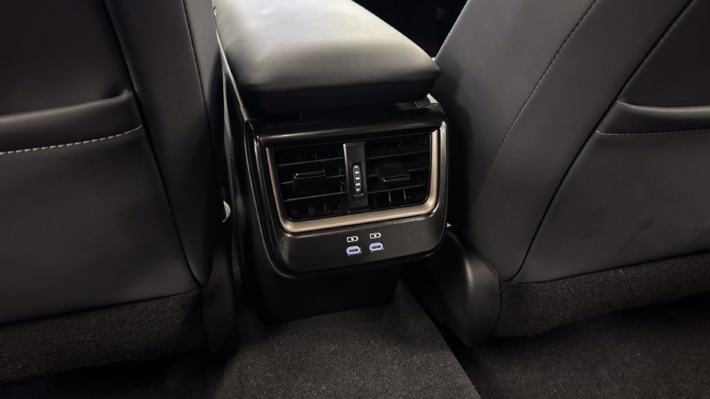 Certified 2025 Toyota Crown Signia AWD/4WD image 30