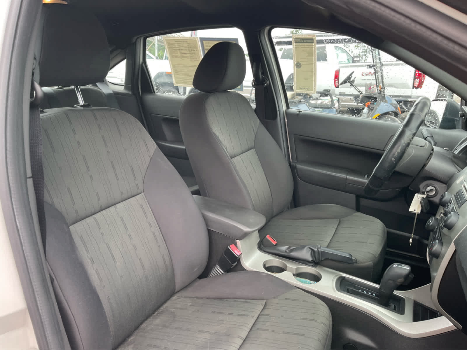 Used 2011 Ford Focus SE FWD image 25