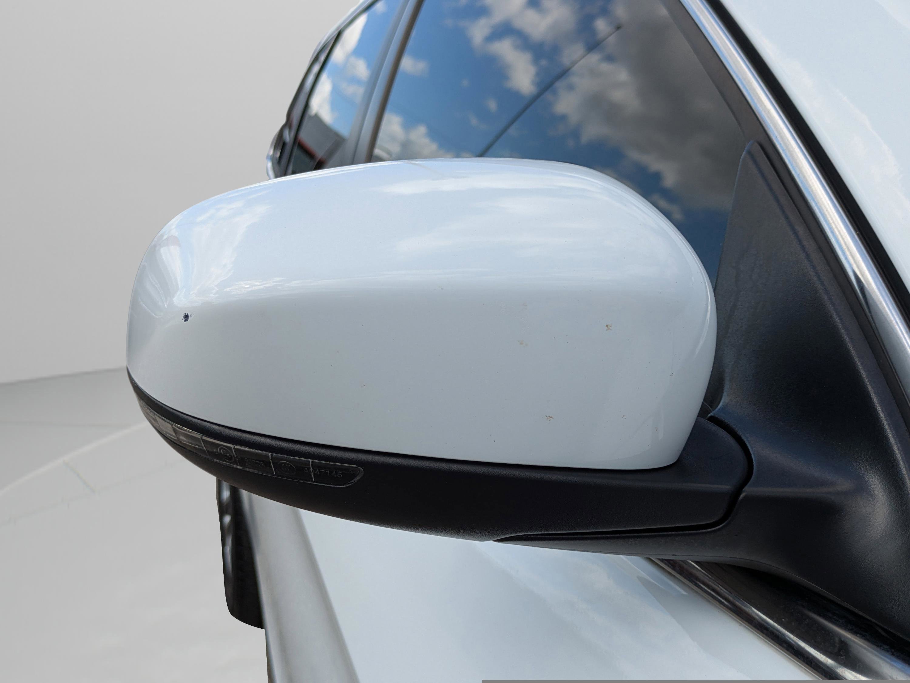 Used 2019 Jeep Cherokee Latitude Plus w/ Comfort/Convenience Group image 12