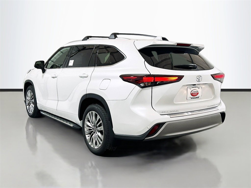 New 2025 Toyota Highlander Platinum image 6