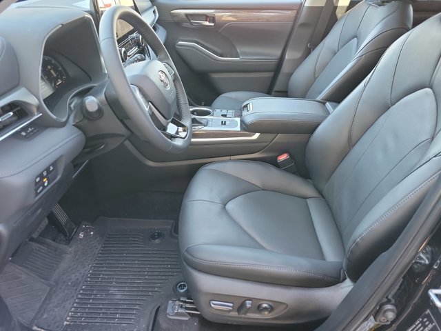 Used 2026 Toyota Highlander Limited image 5