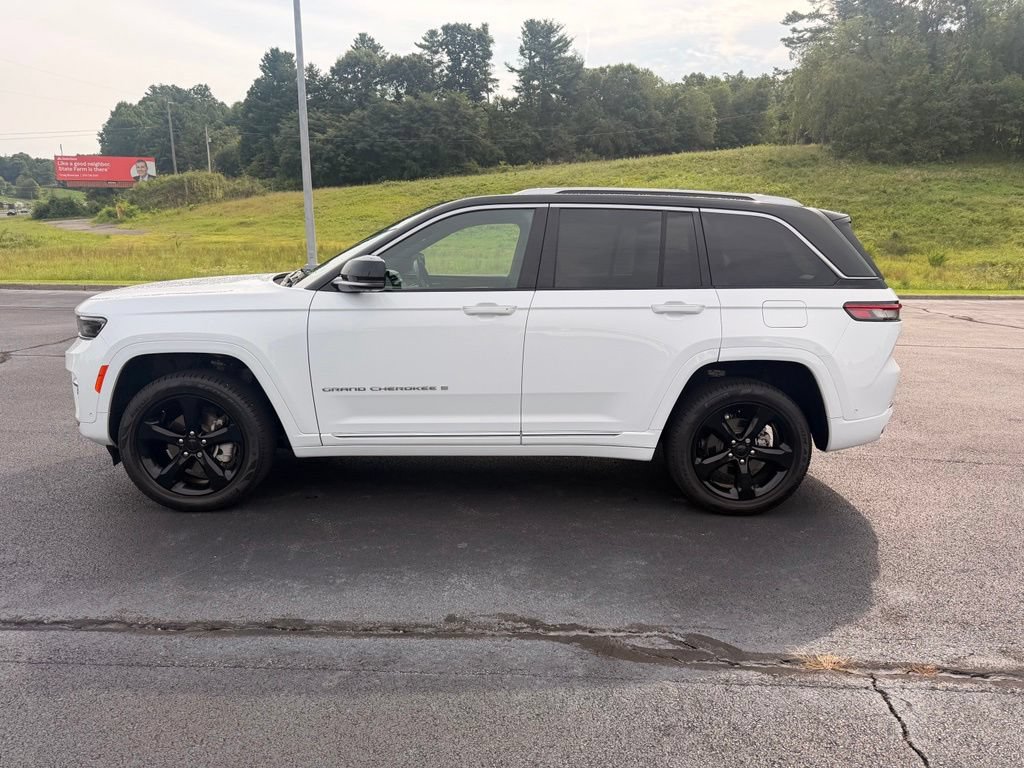 Used 2022 Jeep Grand Cherokee Summit w/ Luxury Tech Group V AWD/4WD image 5