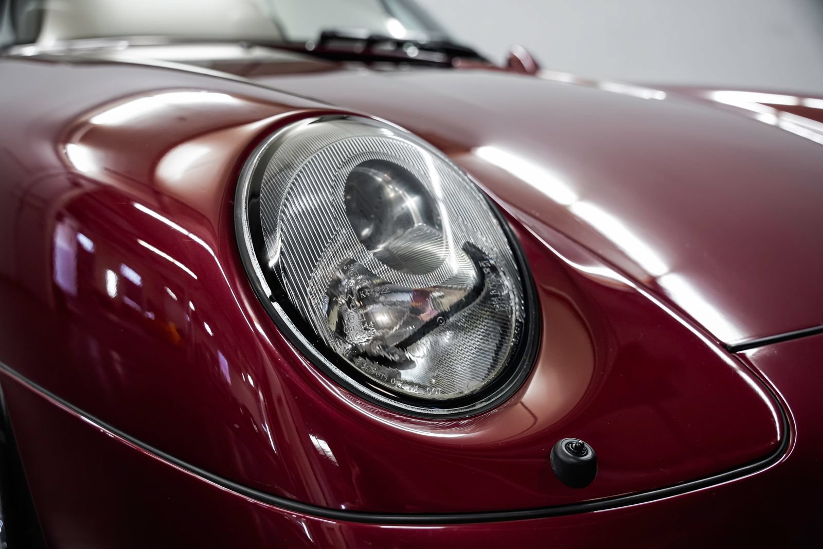 Used 1997 Porsche 911 Carrera RWD image 38