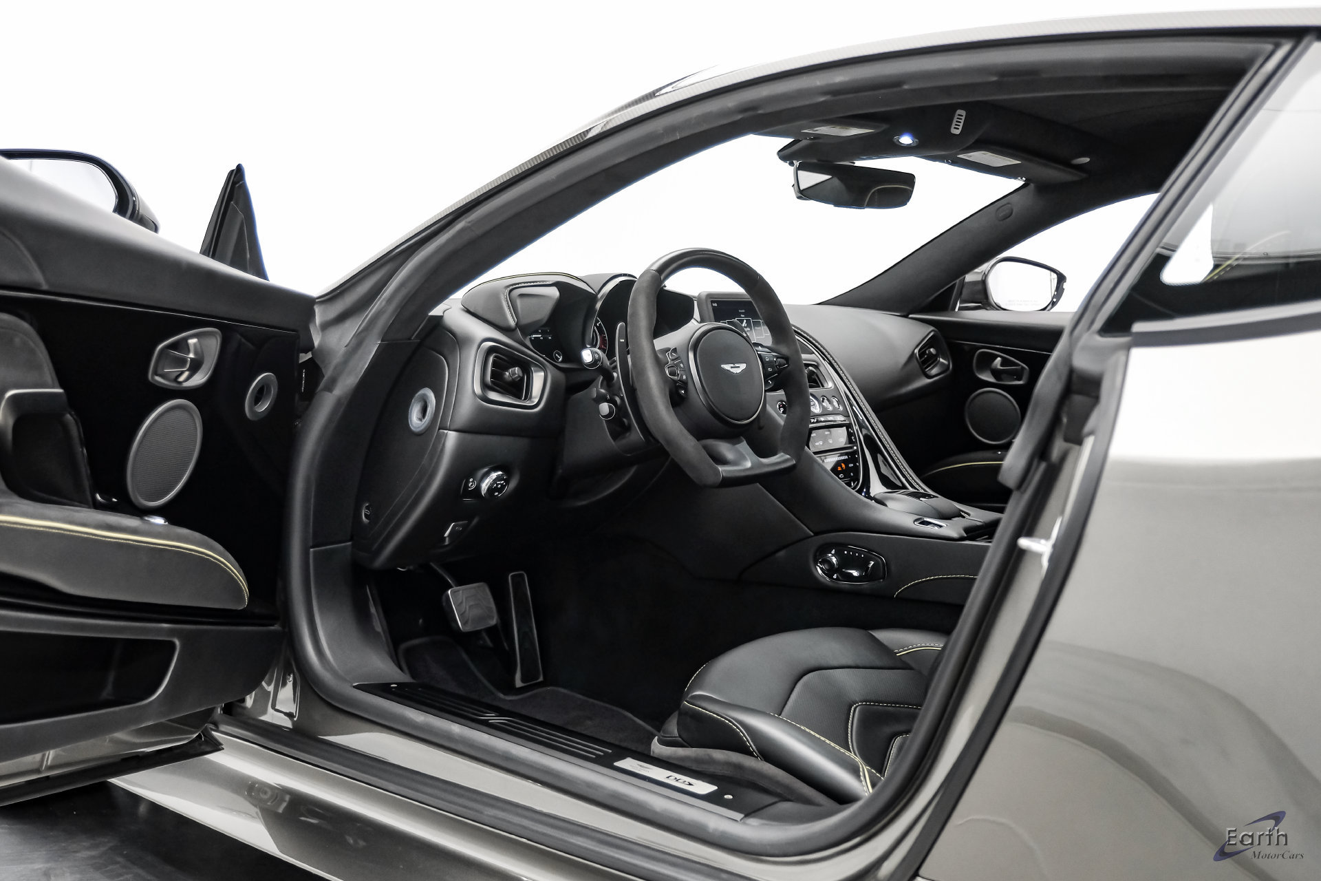 Used 2019 Aston Martin DBS Superleggera RWD image 39