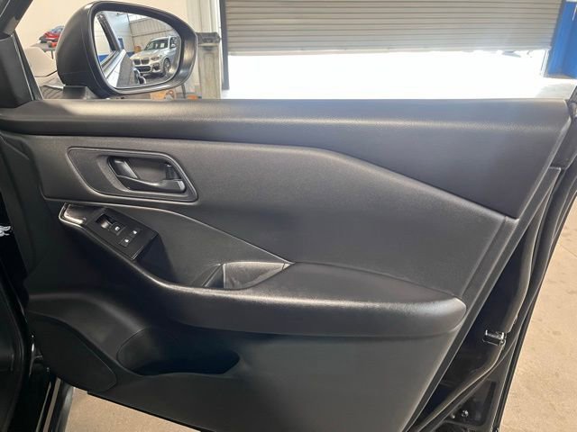 Used 2024 Nissan Rogue S image 12