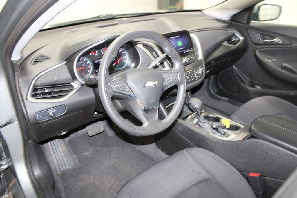 Used 2025 Chevrolet Malibu LT FWD image 14