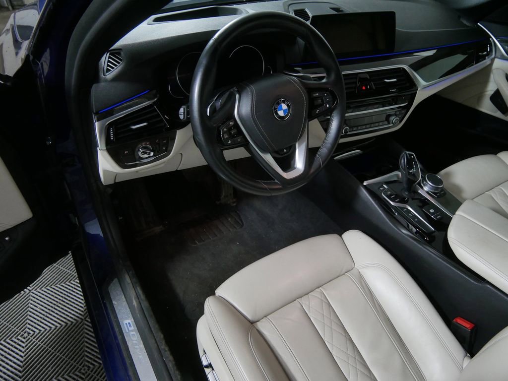 Used 2018 BMW 530e xDrive w/ Premium Package 2 AWD/4WD image 13