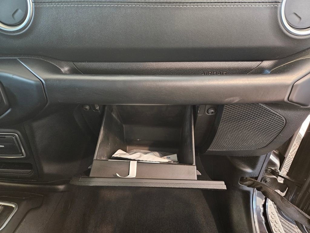 Used 2018 Jeep Wrangler Unlimited Sahara image 30