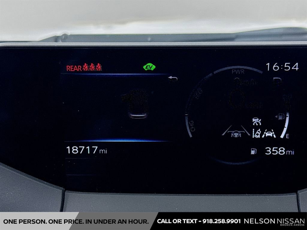 Used 2024 Toyota Prius XLE FWD image 12
