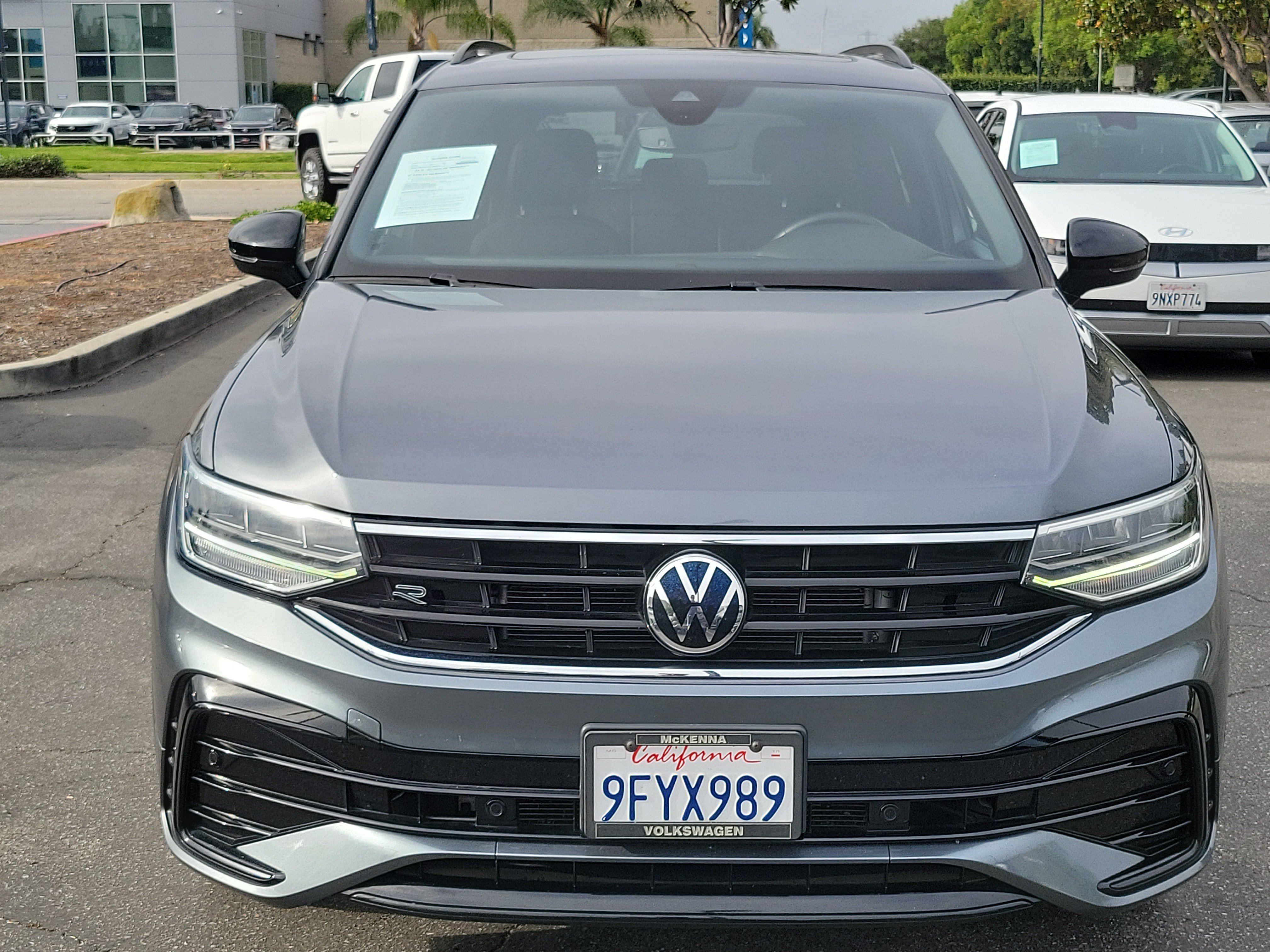 Used 2023 Volkswagen Tiguan SE R-Line FWD image 8