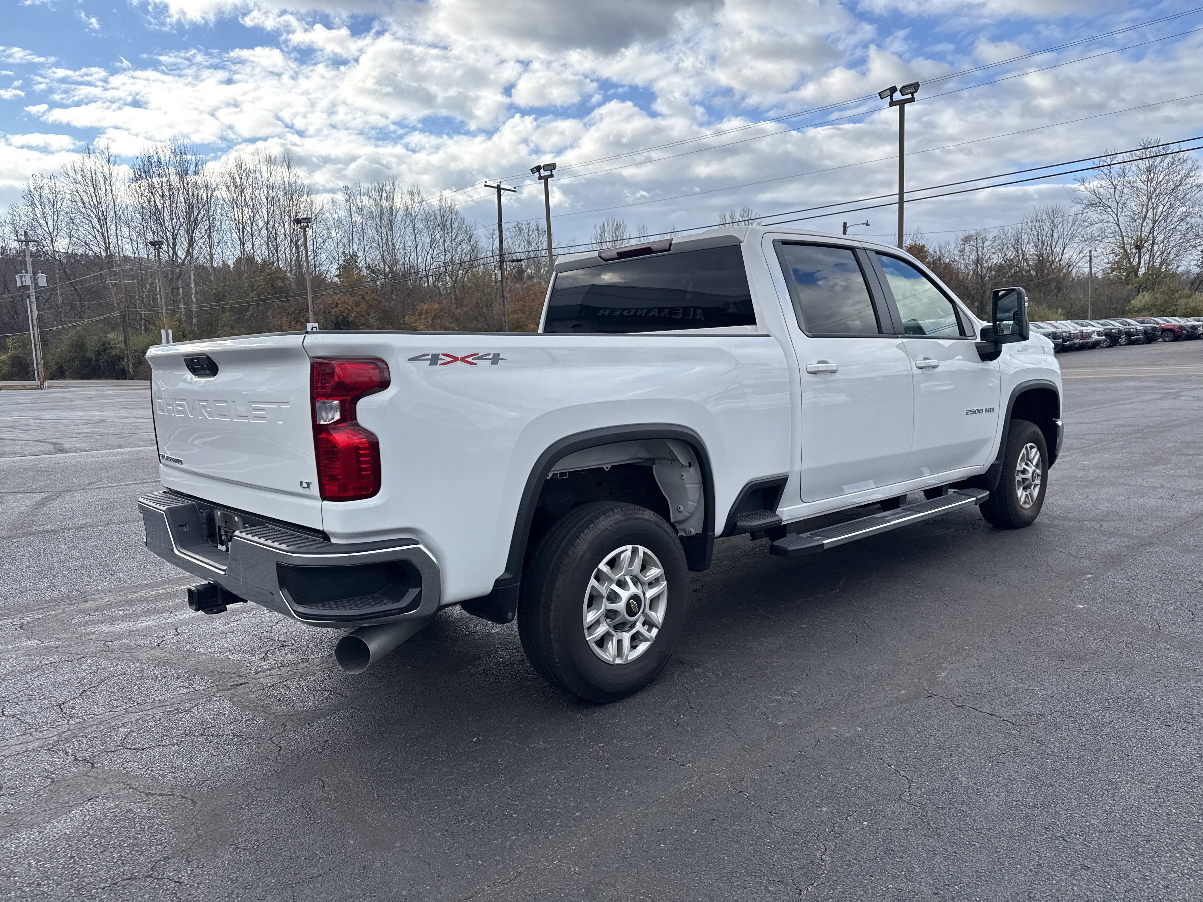 Used 2024 Chevrolet Silverado 2500 LT image 3