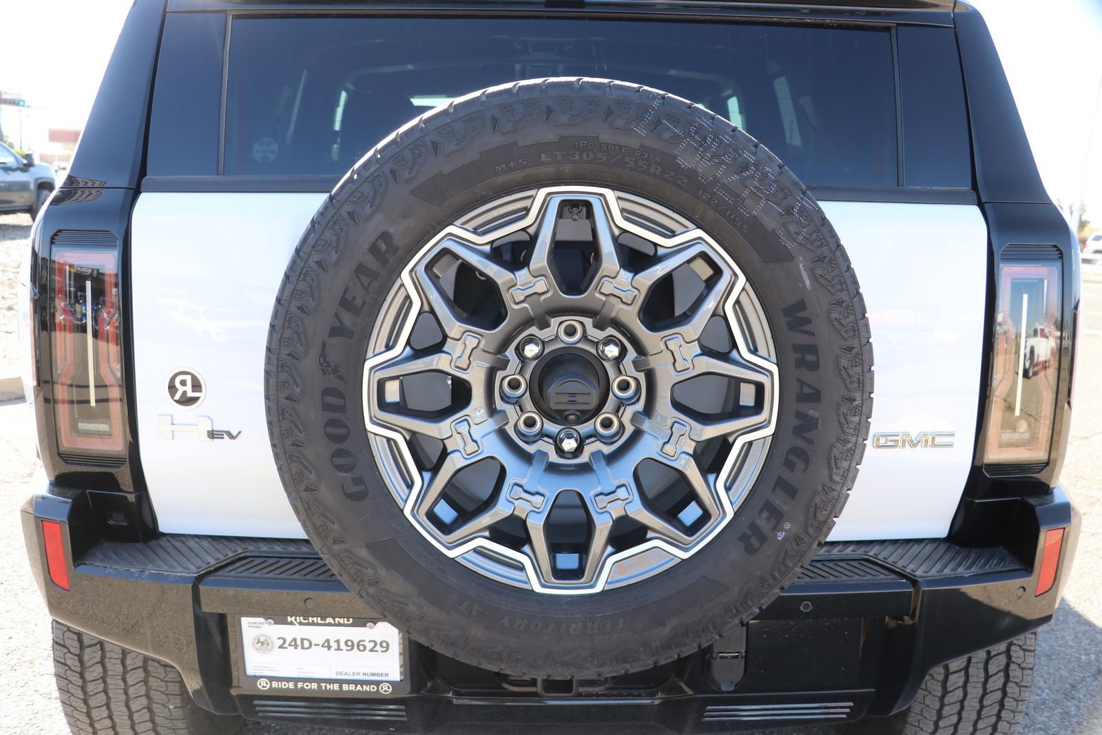 New 2025 GMC Hummer EV 3X w/ LPO, Cargo Utility Package image 6