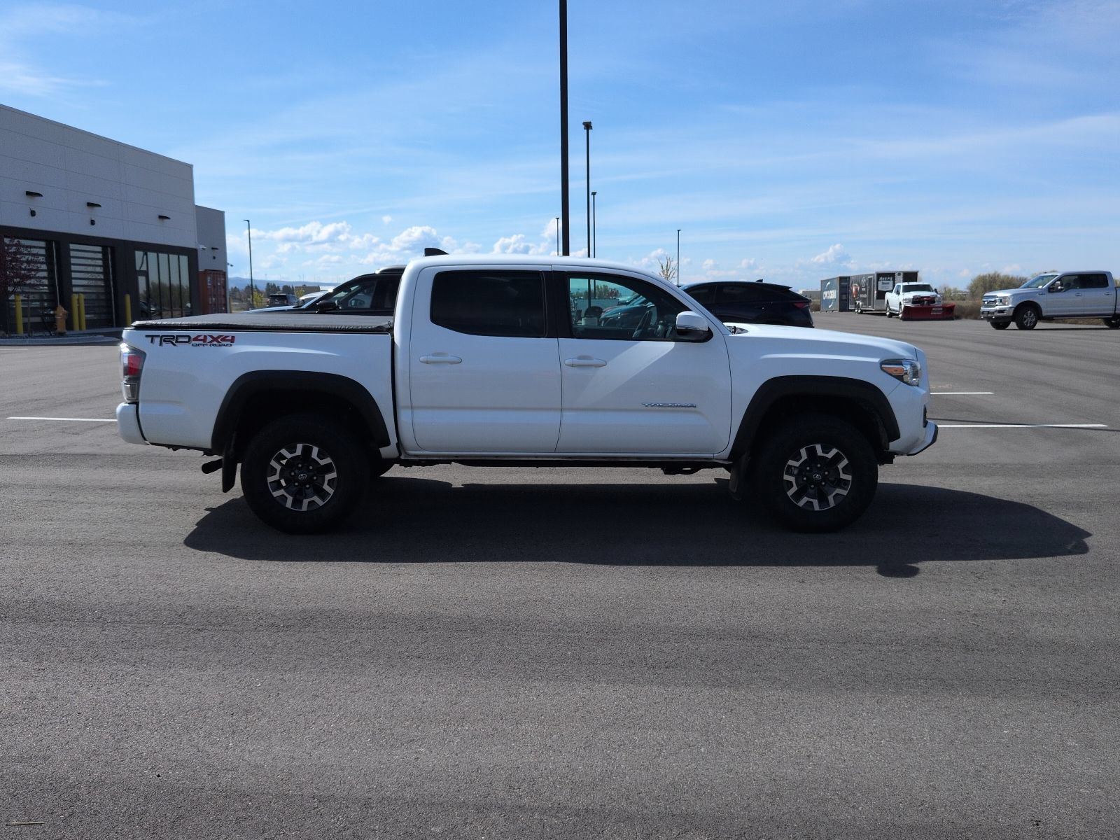 Used 2023 Toyota Tacoma TRD Off-Road w/ Technology Package AWD/4WD image 8