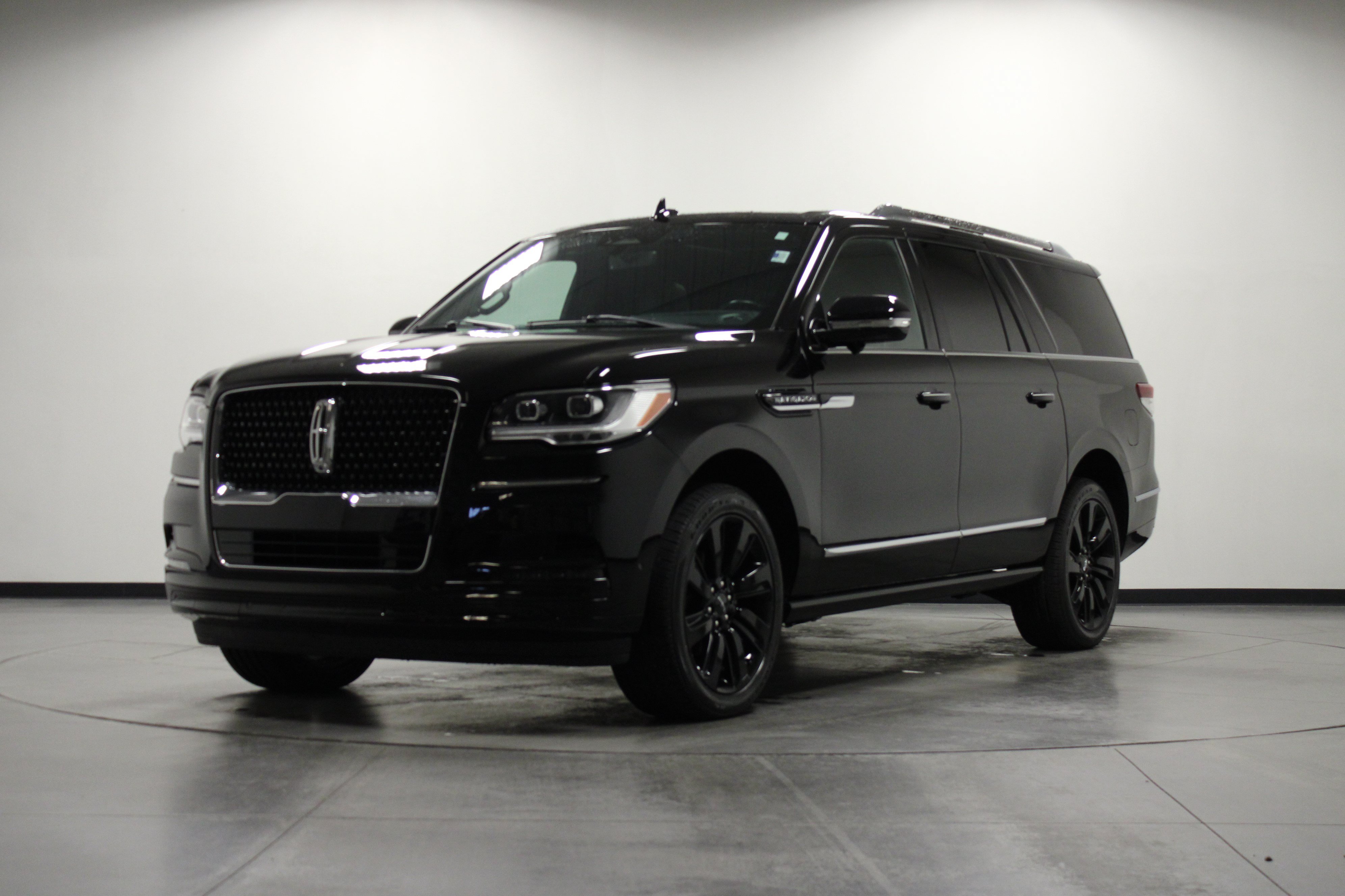 Used 2024 Lincoln Navigator L Reserve AWD/4WD image 8