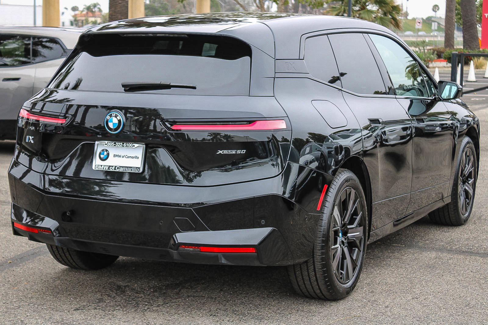 Used 2024 BMW iX xDrive50 w/ Sport Package AWD/4WD image 6