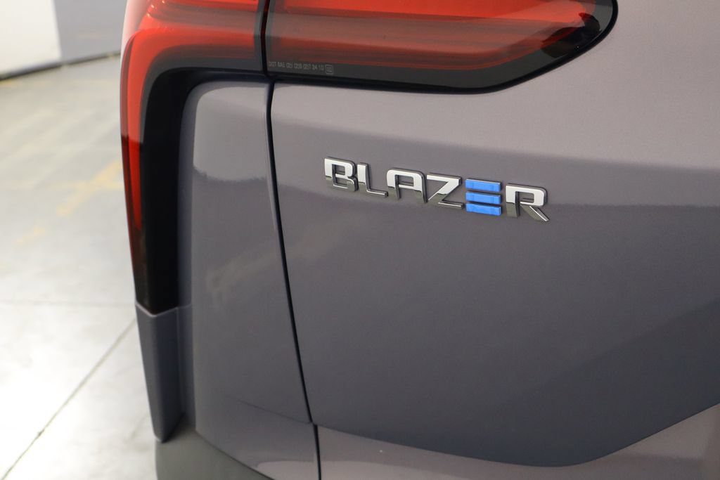 Used 2024 Chevrolet Blazer EV LT AWD/4WD image 43