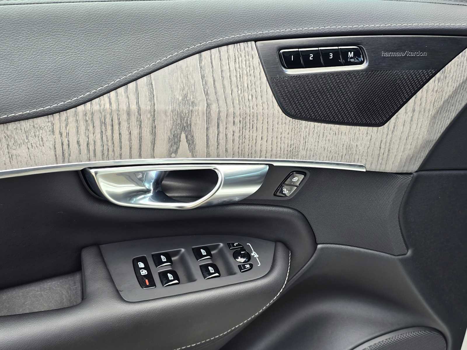 Certified 2022 Volvo XC90 T8 Inscription w/ Advanced Package image 23