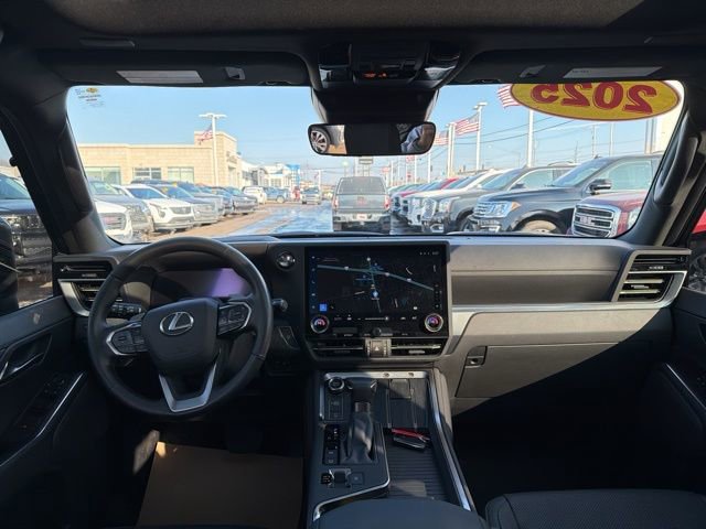 Used 2025 Lexus GX 550 w/ Accessory Package (2T) image 19