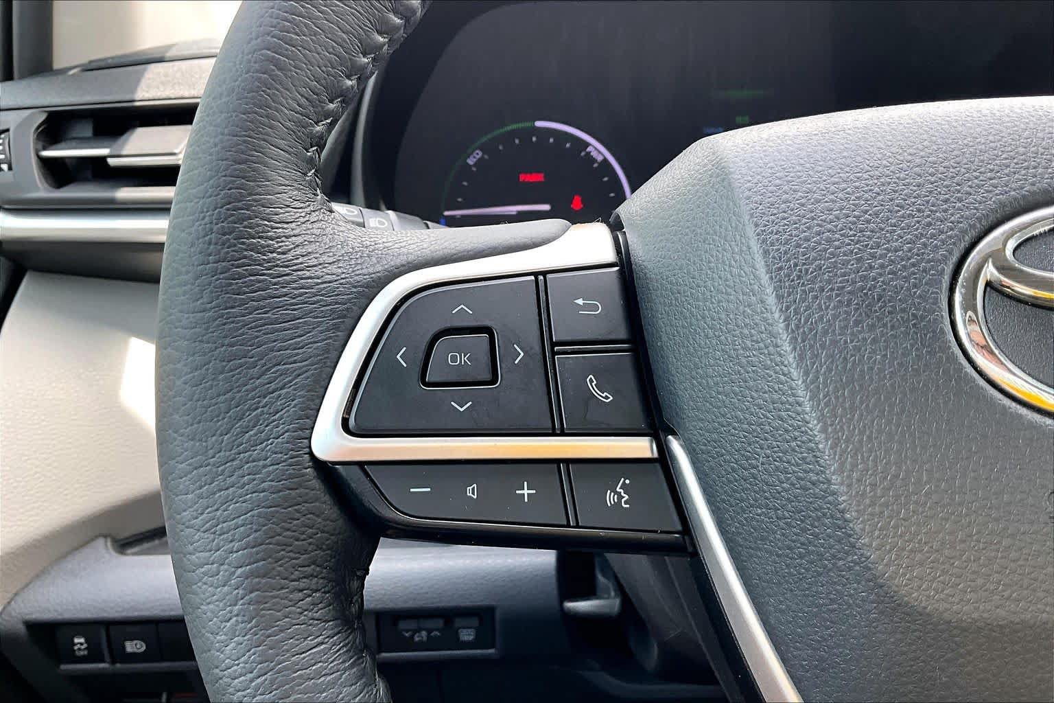 Used 2021 Toyota Sienna XLE FWD image 24