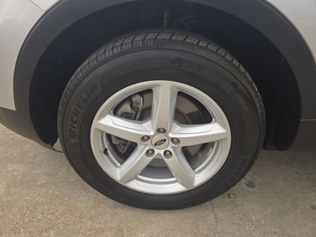 Used 2017 Ford Explorer XLT image 25