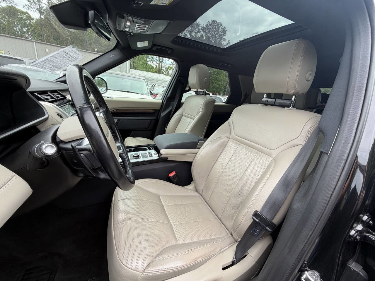 Used 2018 Land Rover Discovery HSE AWD/4WD image 12