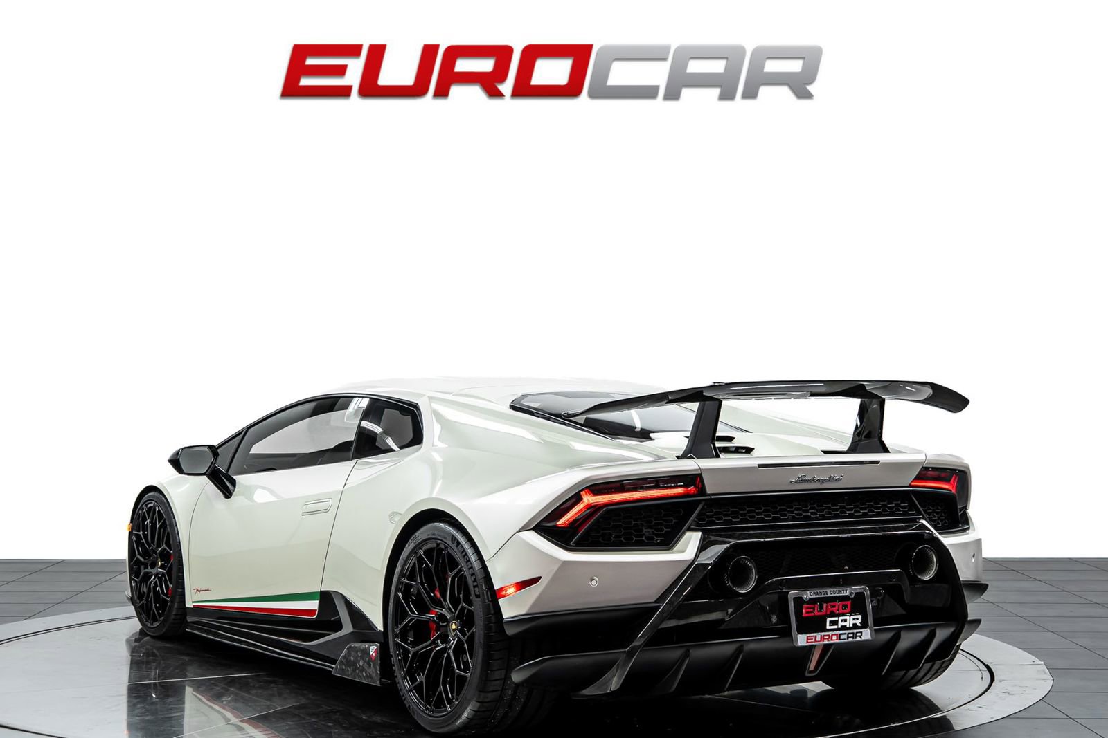 Used 2018 Lamborghini Huracan Performante AWD/4WD image 3