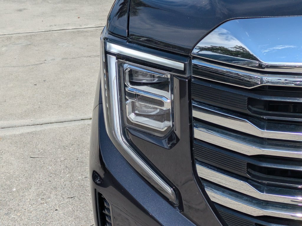 Used 2025 GMC Sierra 1500 SLT AWD/4WD image 9