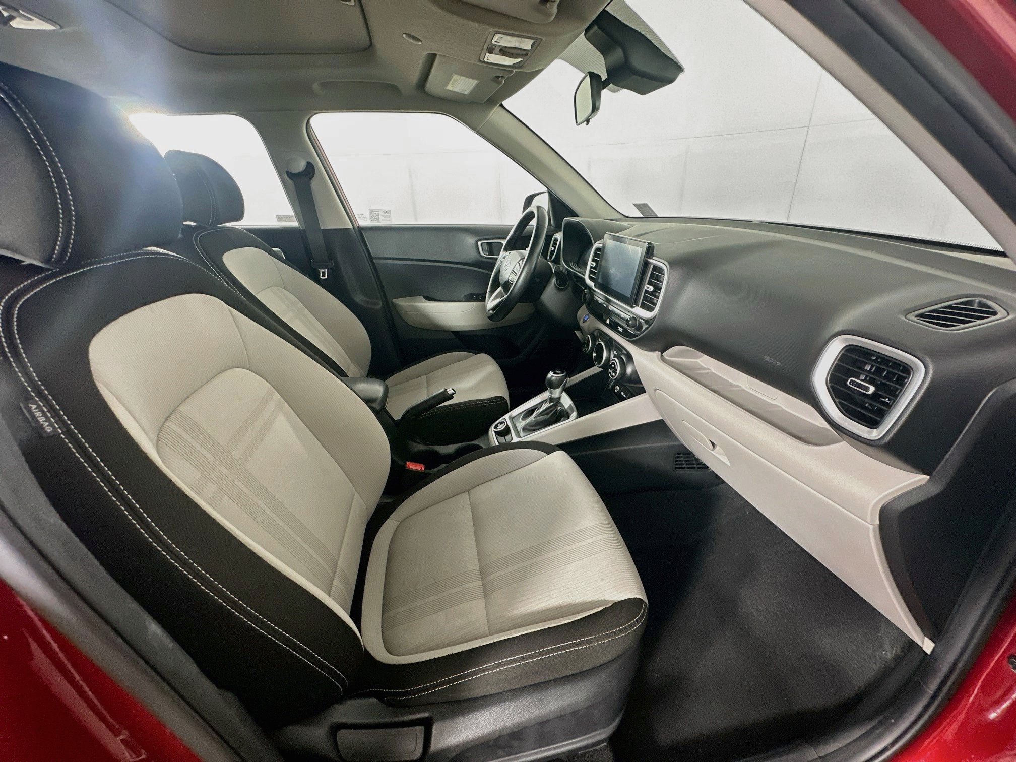 Used 2025 Hyundai Venue SEL FWD image 28