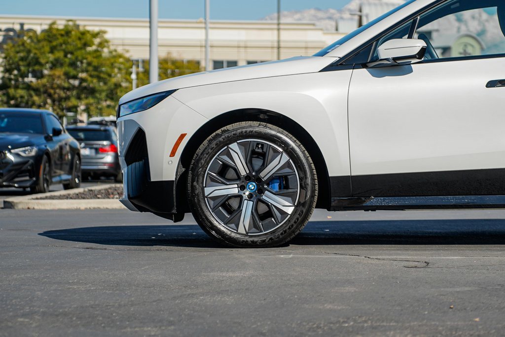 Used 2025 BMW iX xDrive50 w/ Premium Package image 8