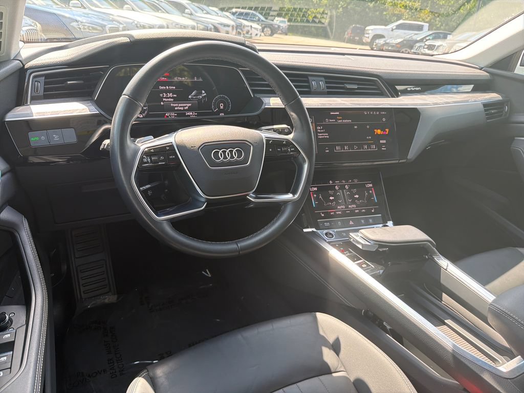 Used 2022 Audi e-tron Premium AWD/4WD image 22