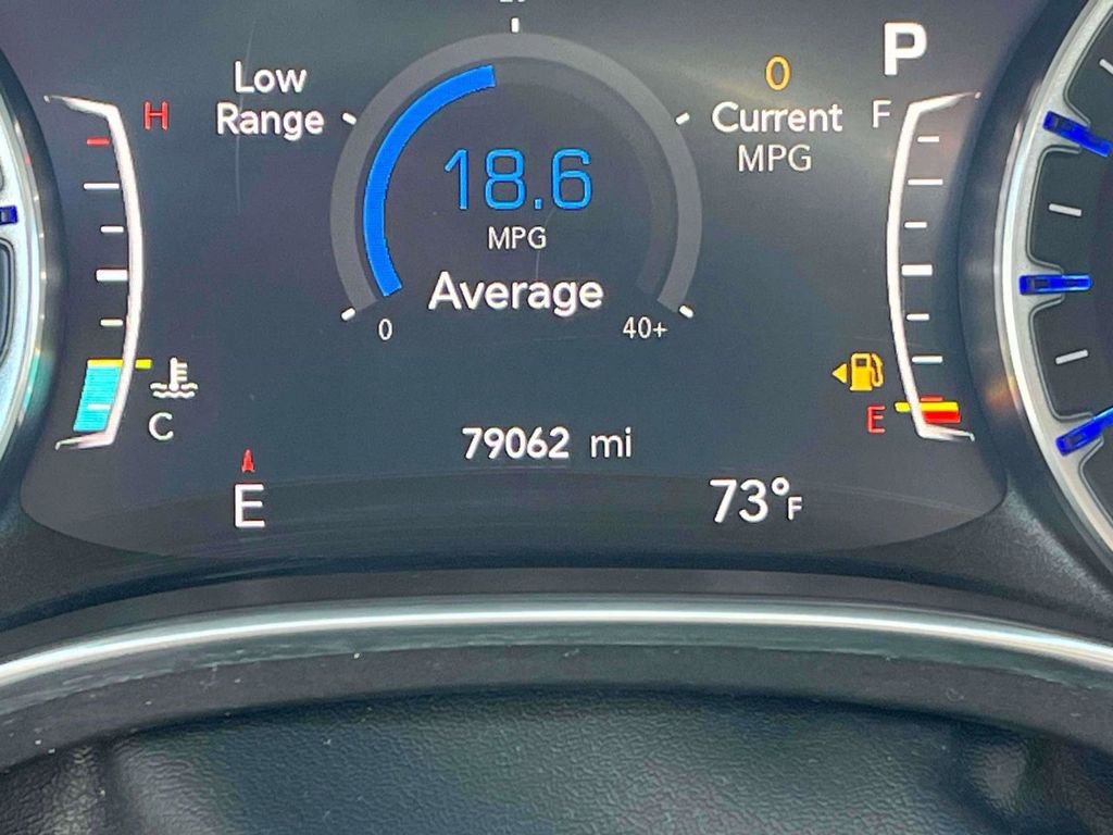 Used 2020 Chrysler Pacifica Limited FWD image 30