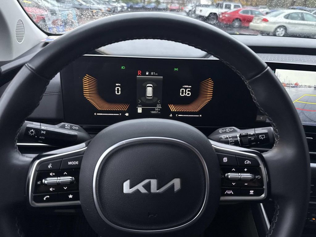 Used 2025 Kia Carnival image 26