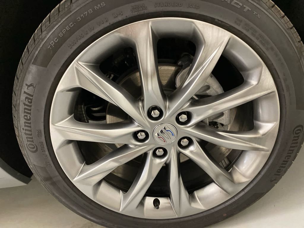 Used 2024 Buick Encore GX Avenir image 24