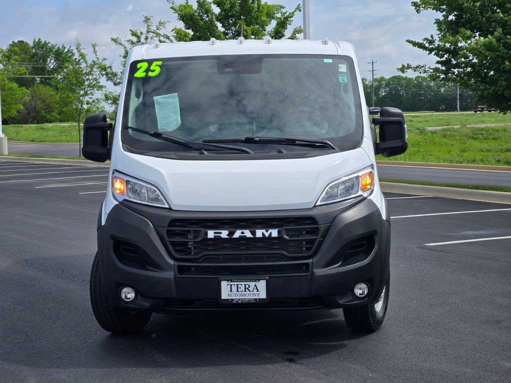 Used 2025 RAM ProMaster 2500 w/ Convenience Group FWD image 2