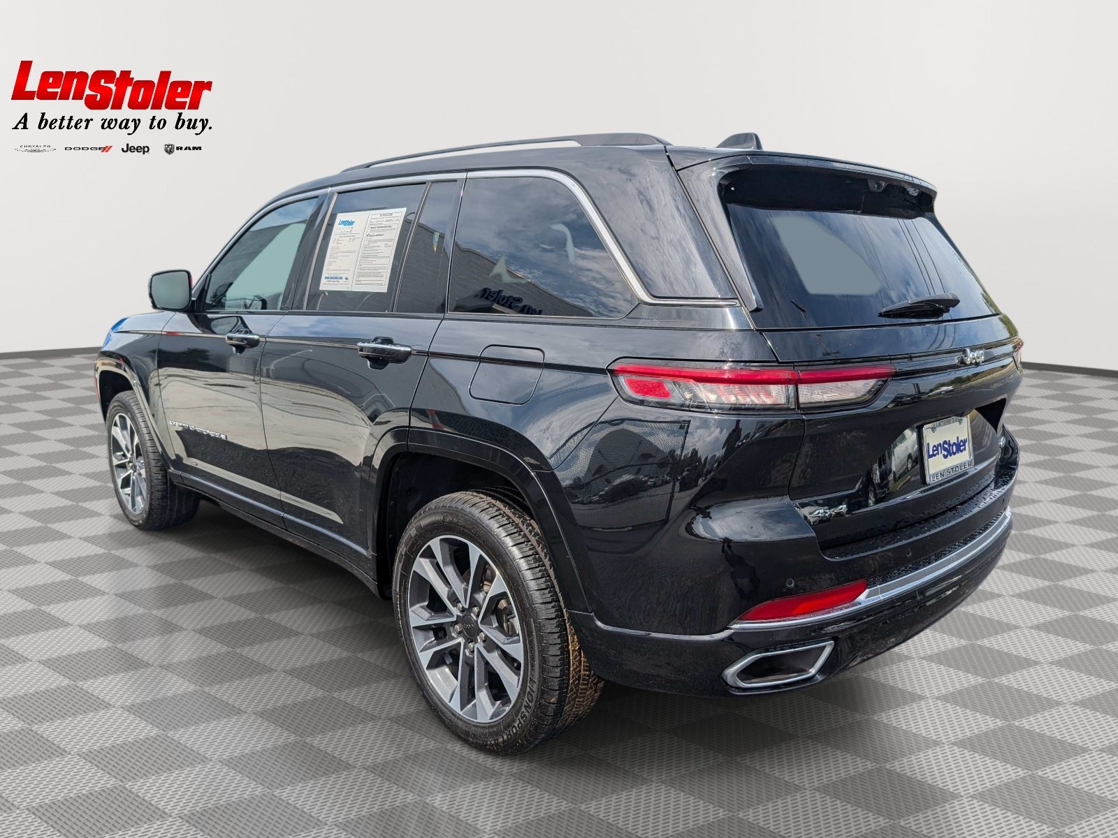 Used 2023 Jeep Grand Cherokee Overland w/ Luxury Tech Group IV AWD/4WD image 3