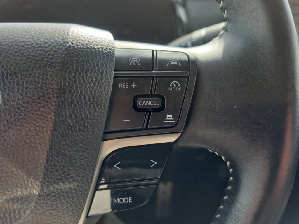 Used 2025 Toyota Camry SE FWD image 18