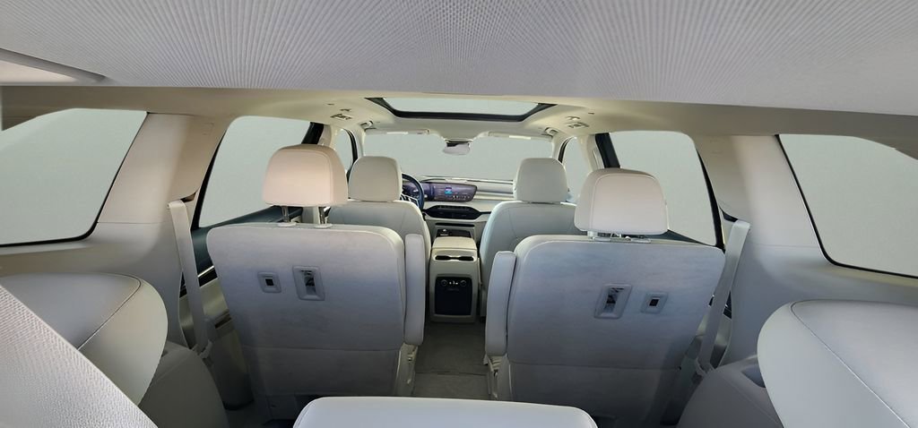 Used 2025 Buick Enclave Avenir w/ Super Cruise Package image 23