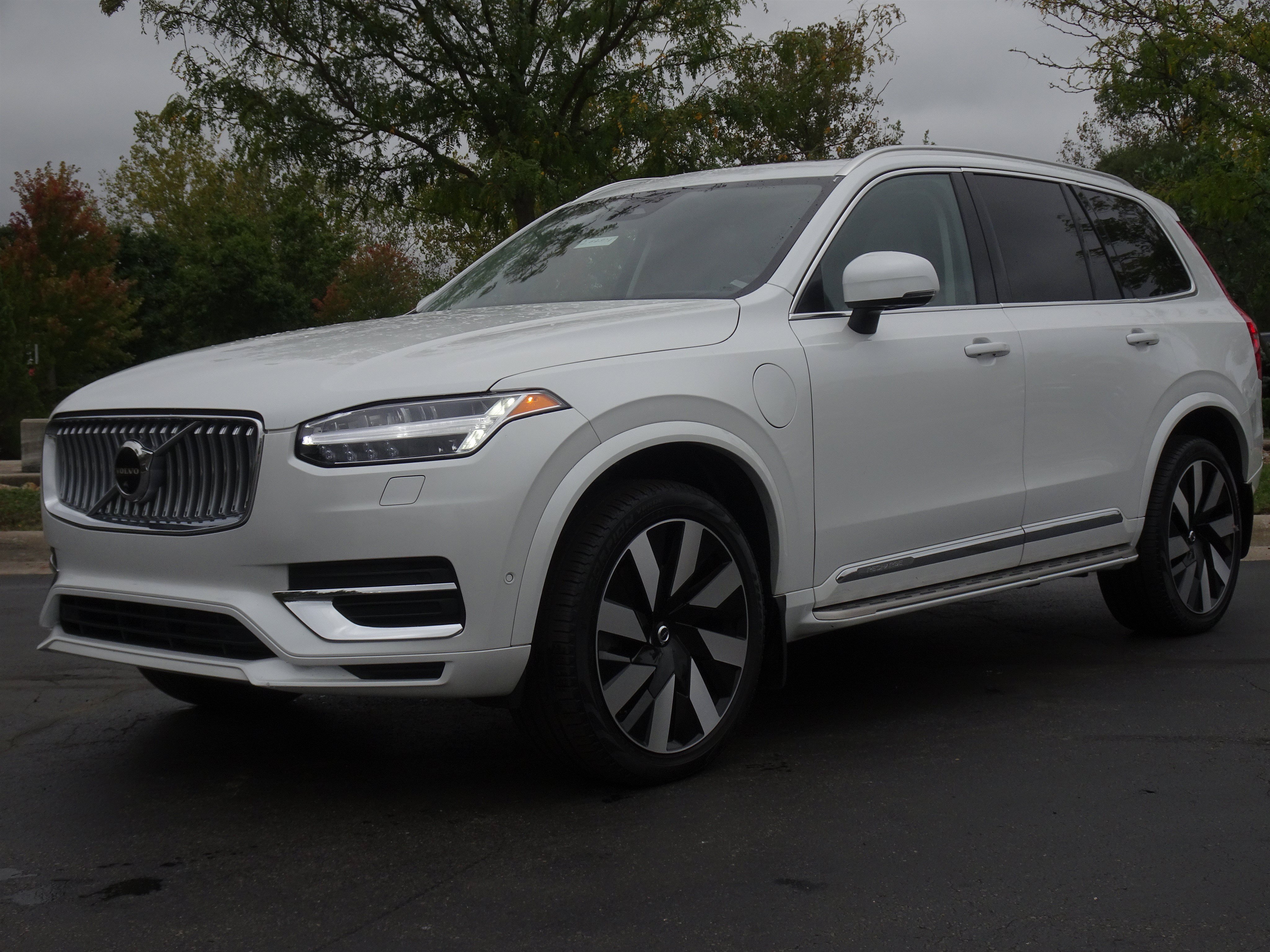 Used 2023 Volvo XC90 T8 Ultimate w/ Lounge Package AWD/4WD image 2