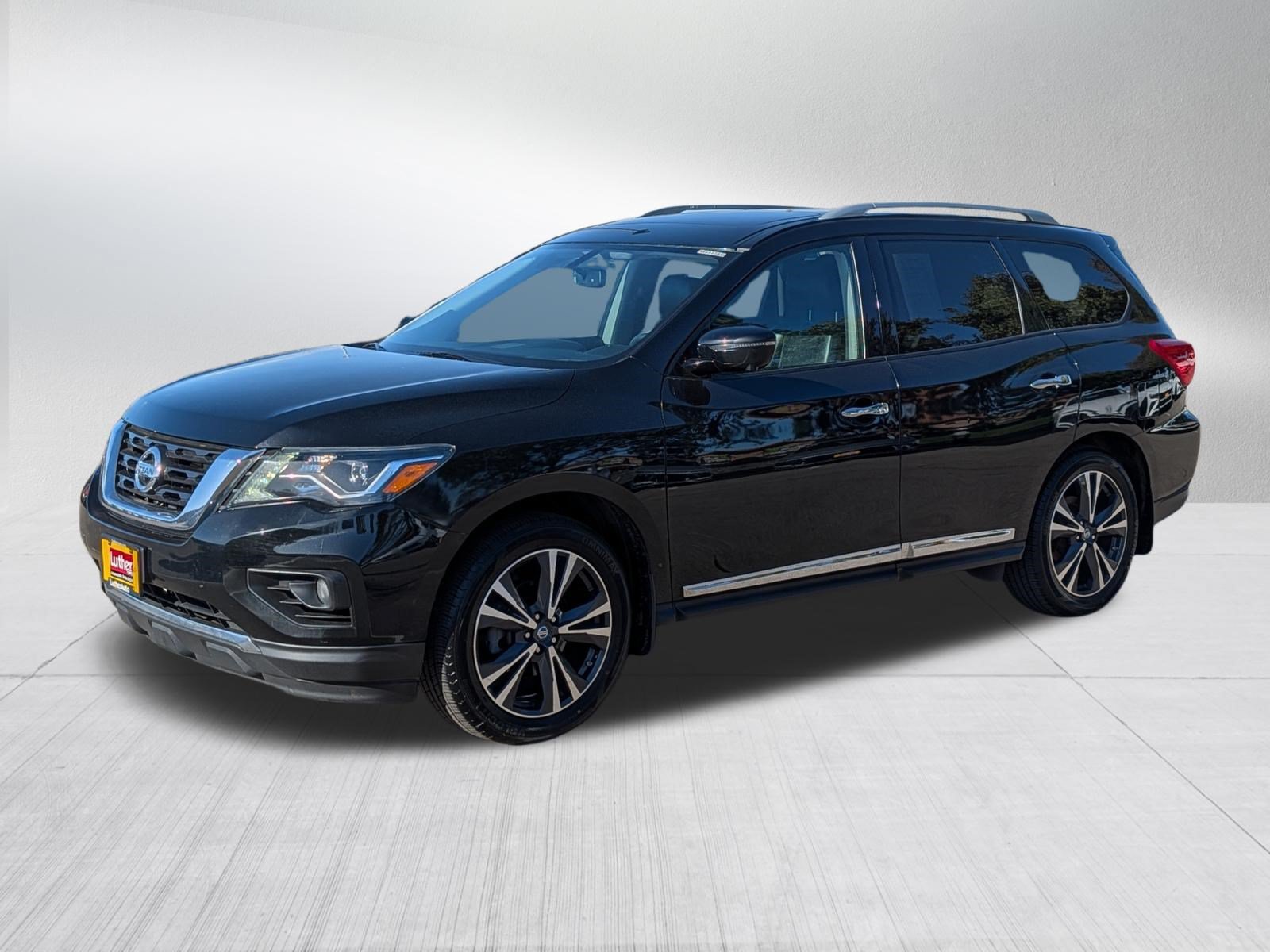 Used 2017 Nissan Pathfinder Platinum AWD/4WD image 3
