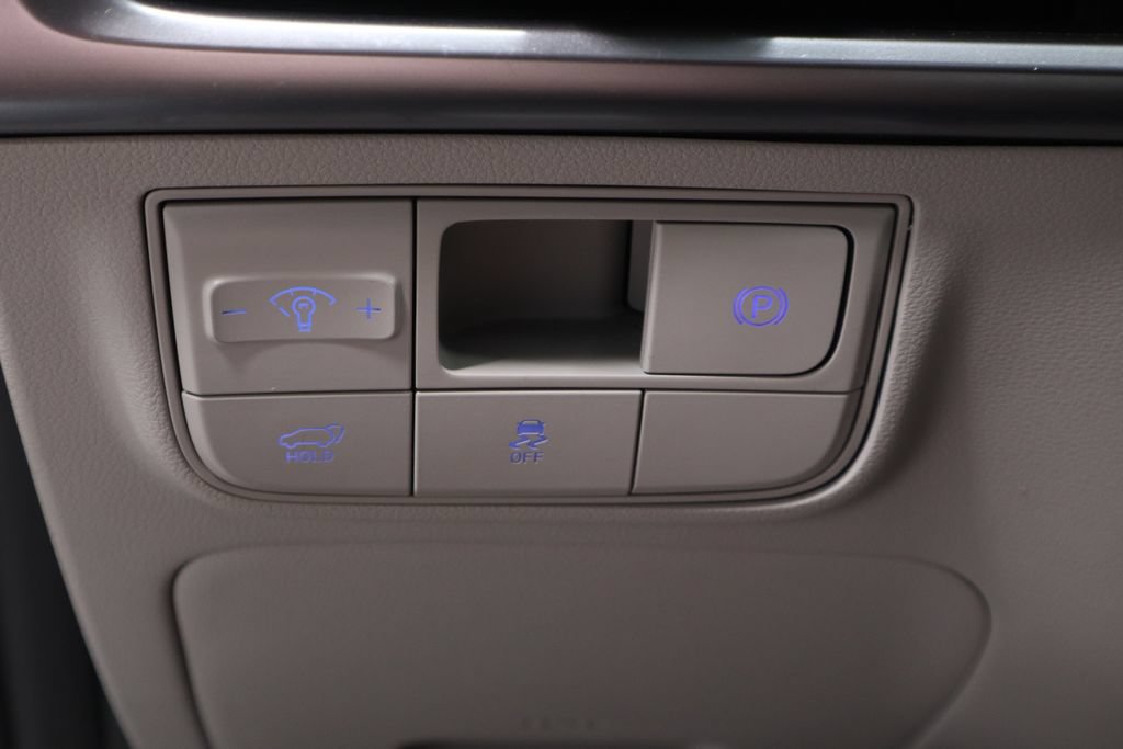 Certified 2025 Hyundai Tucson Limited AWD/4WD image 31