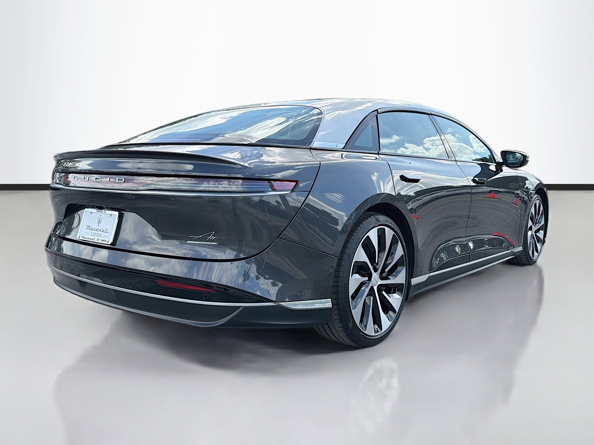 Used 2023 Lucid Air Grand Touring image 3
